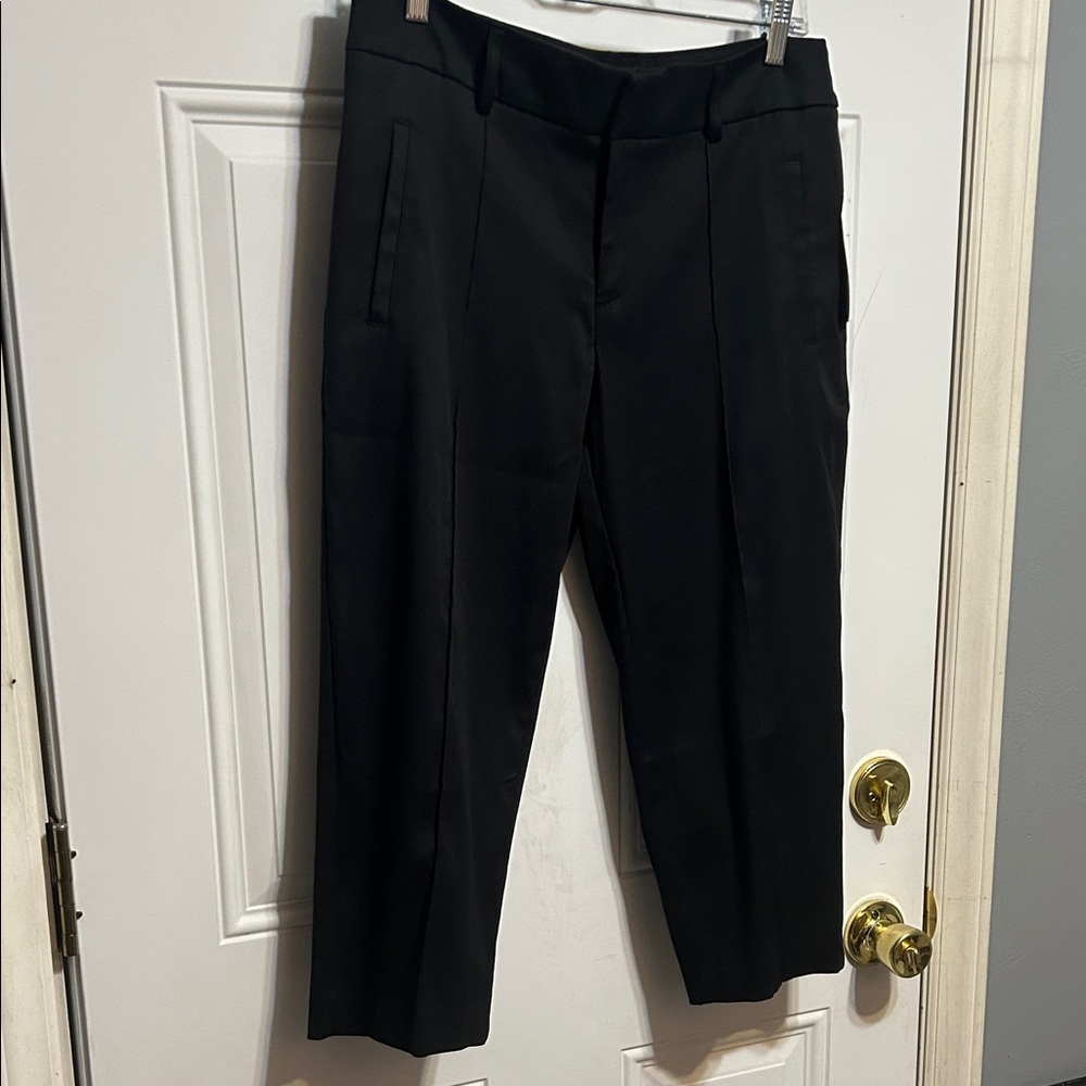 Stylish Black Capri Pants